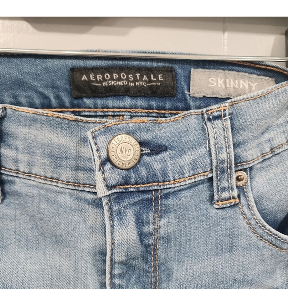 Aeropostale Skinny Destructed Light Faded Stretch Blue Jeans Size 2 Short - Picture 3 of 5